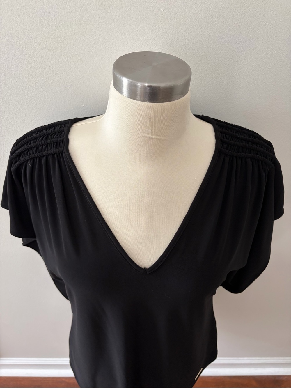 Anne Klein Black V-Neck Flutter Sleeve Top Sz S Office Elegance - Picture 3 of 12